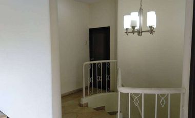 VENTA DE CASA DE 3 PISOS EN LA URBANIZACIÓN LAS RIBERAS - Samborondon Km 1.5