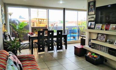 VENTA DE CASA DE 3 PISOS EN LA URBANIZACIÓN LAS RIBERAS - Samborondon Km 1.5