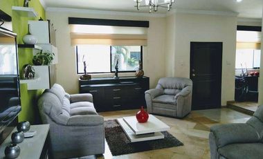 VENTA DE CASA DE 3 PISOS EN LA URBANIZACIÓN LAS RIBERAS - Samborondon Km 1.5