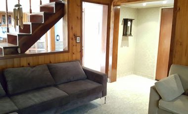 Chalet ubicado a 400 metros de la estación .