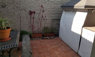 Chalet ubicado a 400 metros de la estación .