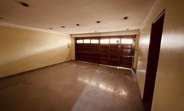 Excelente casa con piscina en venta - Lomas de Zamora