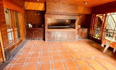 Excelente casa con piscina en venta - Lomas de Zamora