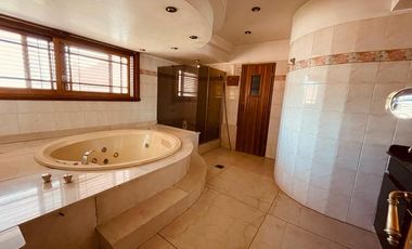 Excelente casa con piscina en venta - Lomas de Zamora