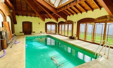 Excelente casa con piscina en venta - Lomas de Zamora