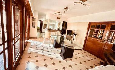 Excelente casa con piscina en venta - Lomas de Zamora