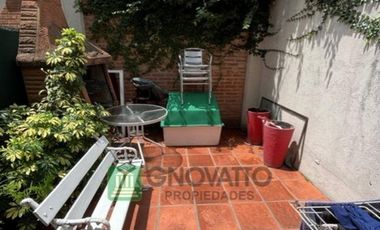 TRIPLEX CON COCHERA CUBIERTA Y PATIO