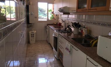 Duplex Semipiso 5amb en 2 plantas c/ 2 cocheras, IMPECABLE