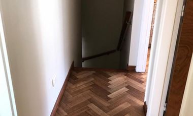 Duplex Semipiso 5amb en 2 plantas c/ 2 cocheras, IMPECABLE