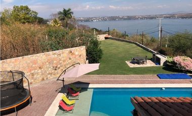 CASA EN VENTA CON VISTA AL LAGO 