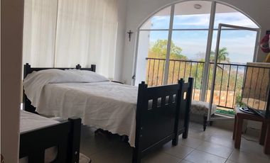 CASA EN VENTA CON VISTA AL LAGO 