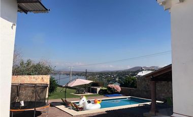 CASA EN VENTA CON VISTA AL LAGO 