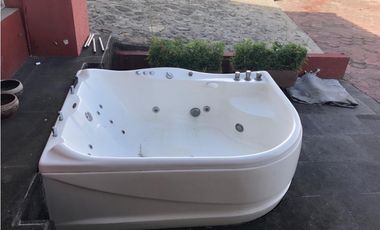 CASA EN VENTA CON VISTA AL LAGO 