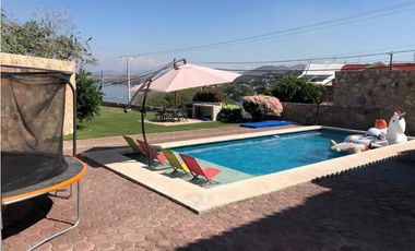 CASA EN VENTA CON VISTA AL LAGO 