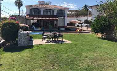 CASA EN VENTA CON VISTA AL LAGO 