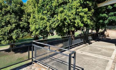 EXCELENTE PREDIO EN VENTA, DE 2.100 MT2 CON FONDO AL RIO BALNEARIO TALAHUASI, IDEAL PARA COMPLEJO