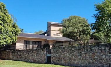 EXCELENTE PREDIO EN VENTA, DE 2.100 MT2 CON FONDO AL RIO BALNEARIO TALAHUASI, IDEAL PARA COMPLEJO