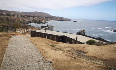 Casa en venta de 6 dorm. en Los Vilos