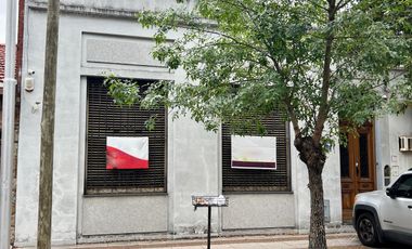 Casa de Corte Antiguo - Posibilidad de Cpra c/casa lindera sobre Lugones - OPORTUNIDAD!!