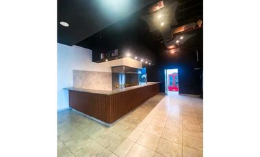 Se Alquila Local en Avenida Balboa $3700