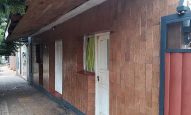 GUIDEK - STASIUK PROPIEDAES VENDE EXCELENTE CASA A 50 MTS DE AV. SARMIENTO