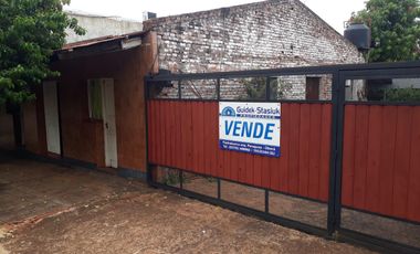 GUIDEK - STASIUK PROPIEDAES VENDE EXCELENTE CASA A 50 MTS DE AV. SARMIENTO