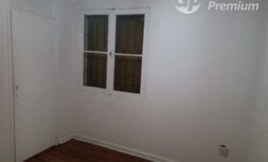 Casa en venta aislada de 4 dorm. en Macul
