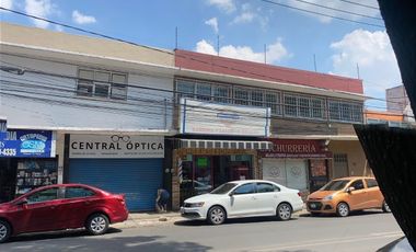 Edificio doble con uso de suelo