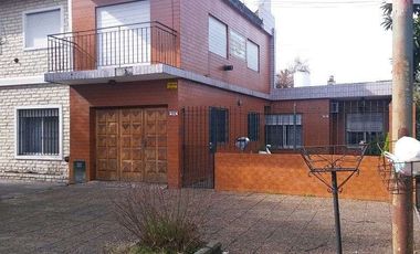 Casa para 2 Familias en venta en Remedios de Escalada Oeste