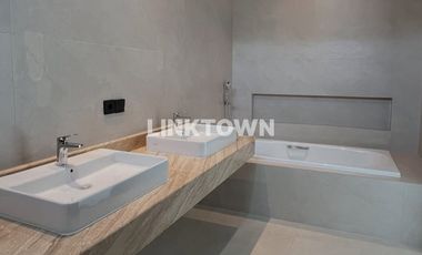 Rumah Modern Lokasi Strategis di Newton Hill Dekat Gwalk