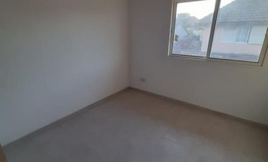 Duplex en venta W. C. Morris, Hurlingham.