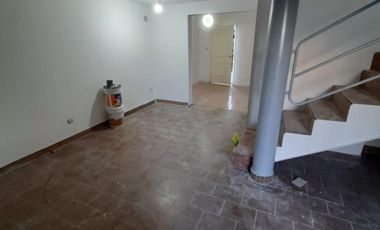 Duplex en venta W. C. Morris, Hurlingham.