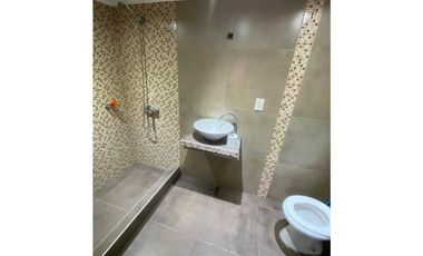 VENTA CASA EN ESQUINA CON 3 DORMITORIOS SOBRE LOTE DE 268m2 BARRIO CAISAMAR