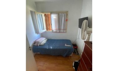 VENTA CASA EN ESQUINA CON 3 DORMITORIOS SOBRE LOTE DE 268m2 BARRIO CAISAMAR