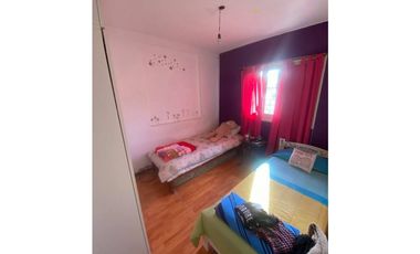 VENTA CASA EN ESQUINA CON 3 DORMITORIOS SOBRE LOTE DE 268m2 BARRIO CAISAMAR
