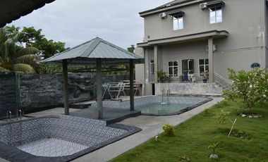DI JUAL CEPAT RUMAH 2 LANTAI DI JL SIMPANG TIGA FULL INTERIOR +KOLAM
