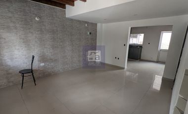 COD. 5782 - SE ARRIENDA CASA - BARRIO: PRADOS DE LAURENTIA