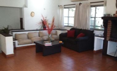 Casa de 5 ambientes con cochera y playroom en venta en San Isidro