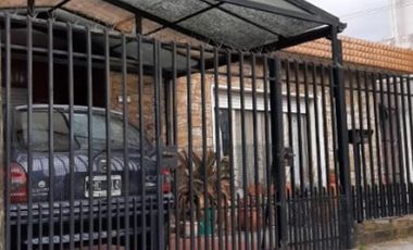 CASA AMERICANA DE 4 AMBIENTES EN VENTA - MORON SUR