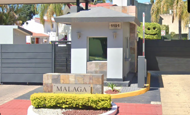 CASA EN REMATE BANCARIO EN PARQUE DE LA CASTELLANA ZONA RESIDENCIAL EN ZAPOPAN JALISCO