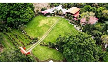 Se vende hermosa finca estilo casa club campestre en Boquerón