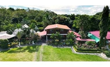 Se vende hermosa finca estilo casa club campestre en Boquerón