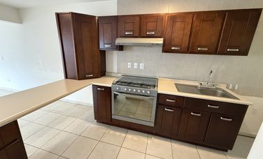 NORTE EN ALCAZAR MAGNIFICA CASA CON TERRENO EXCEDENTE