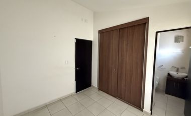 NORTE EN ALCAZAR MAGNIFICA CASA CON TERRENO EXCEDENTE