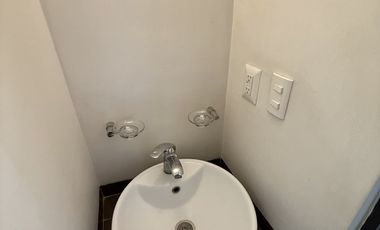 NORTE EN ALCAZAR MAGNIFICA CASA CON TERRENO EXCEDENTE