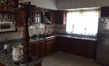 CASA EN VENTA PARA 3 FAMILIAS