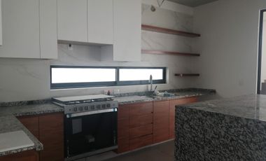 Casa con alberca, En Fraccionamiento Burgos Bugambilias, Cuernavaca