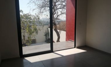 Casa con alberca, En Fraccionamiento Burgos Bugambilias, Cuernavaca
