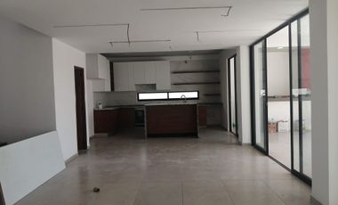 Casa con alberca, En Fraccionamiento Burgos Bugambilias, Cuernavaca