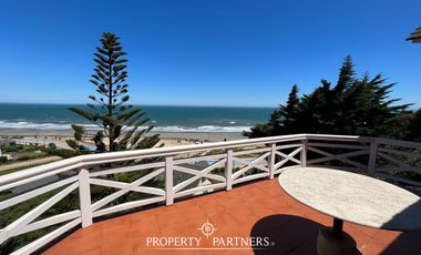 Casa con espectacular vista al mar